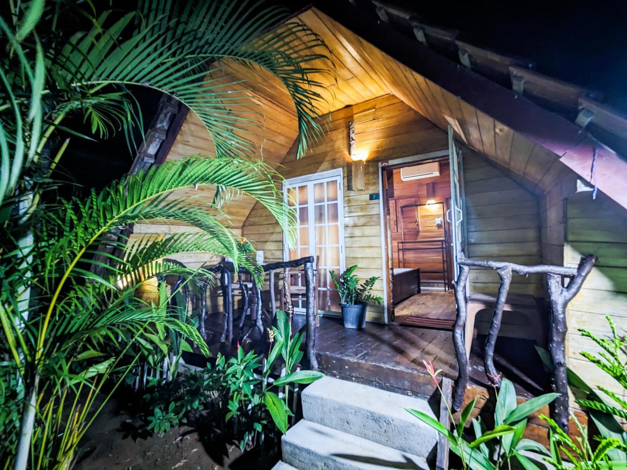The Emerald Guest House & Villa Unawatuna Buitenkant foto